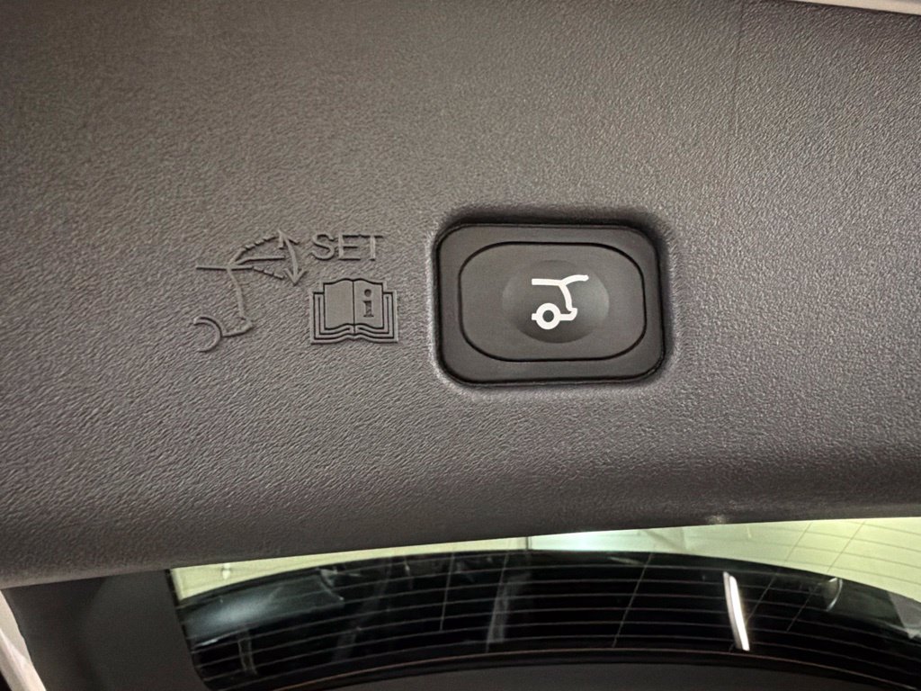 Used 2026 Lincoln Nautilus Reserve AWD/4WD image 38