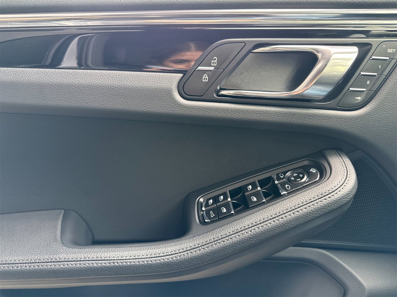 Used 2025 Porsche Macan image 12