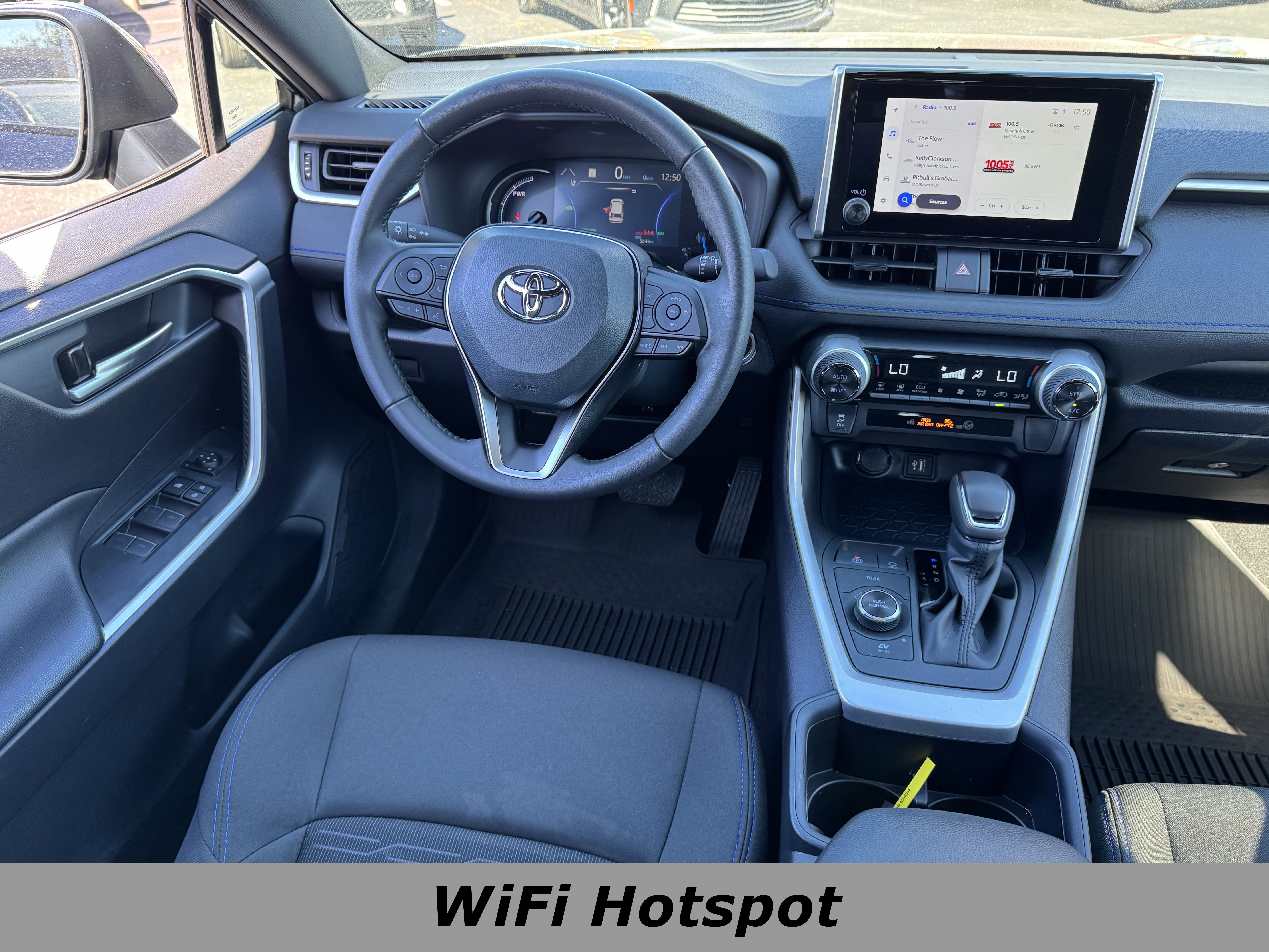 Used 2025 Toyota RAV4 SE image 4