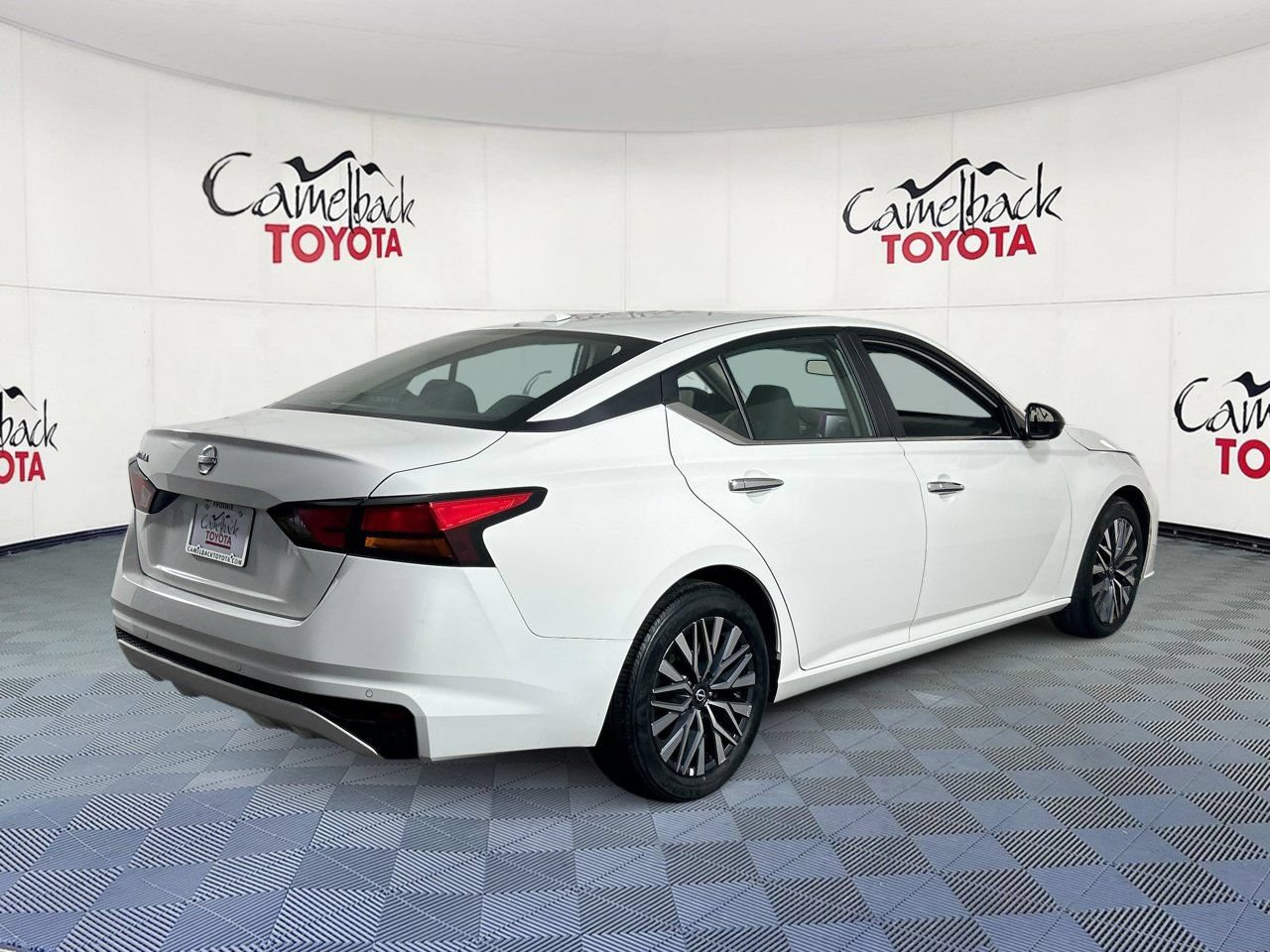 Used 2025 Nissan Altima 2.5 SV FWD image 7