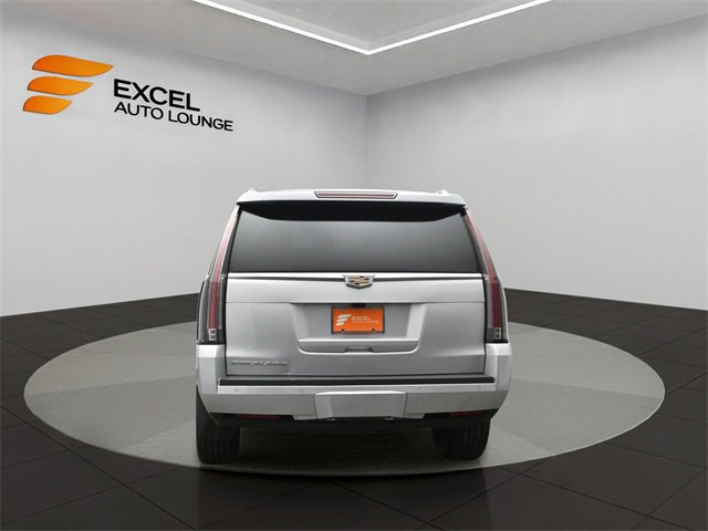 Used 2018 Cadillac Escalade Luxury image 4