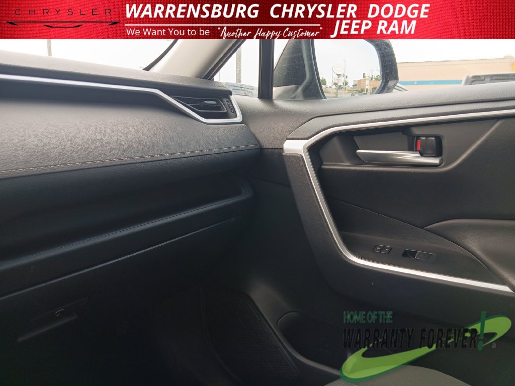 Used 2025 Toyota RAV4 XLE FWD image 26
