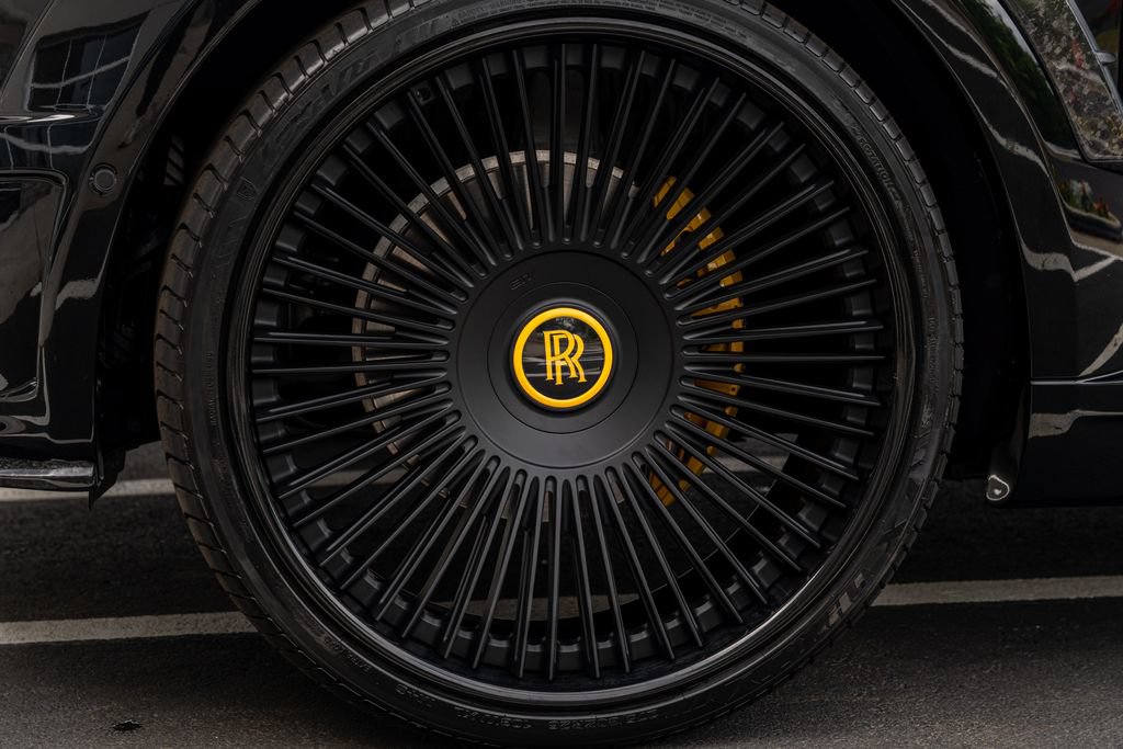 Used 2025 Rolls-Royce Cullinan AWD/4WD image 32