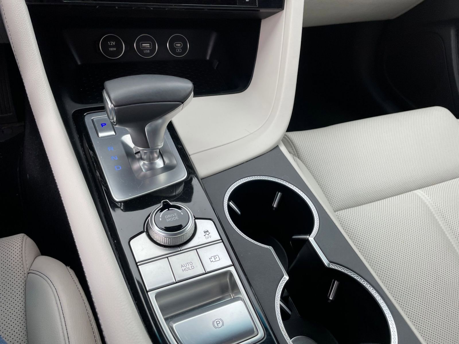 Used 2025 Genesis G70 2.5T image 44