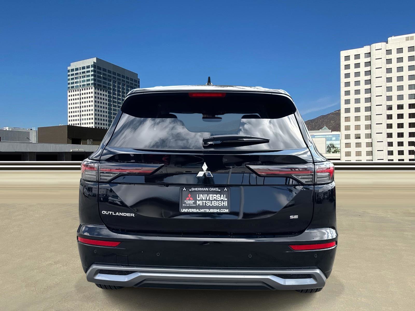 New 2025 Mitsubishi Outlander SE image 3