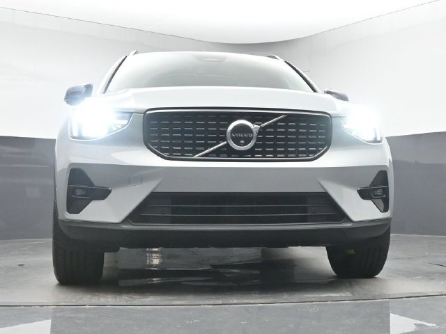 Used 2026 Volvo XC40 B5 Plus AWD/4WD image 36