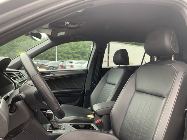Used 2022 Volkswagen Tiguan SE R-Line image 24