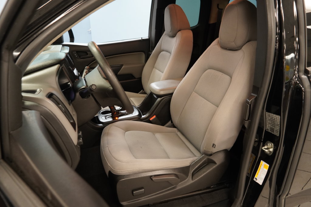 Used 2019 Chevrolet Colorado W/T AWD/4WD image 3