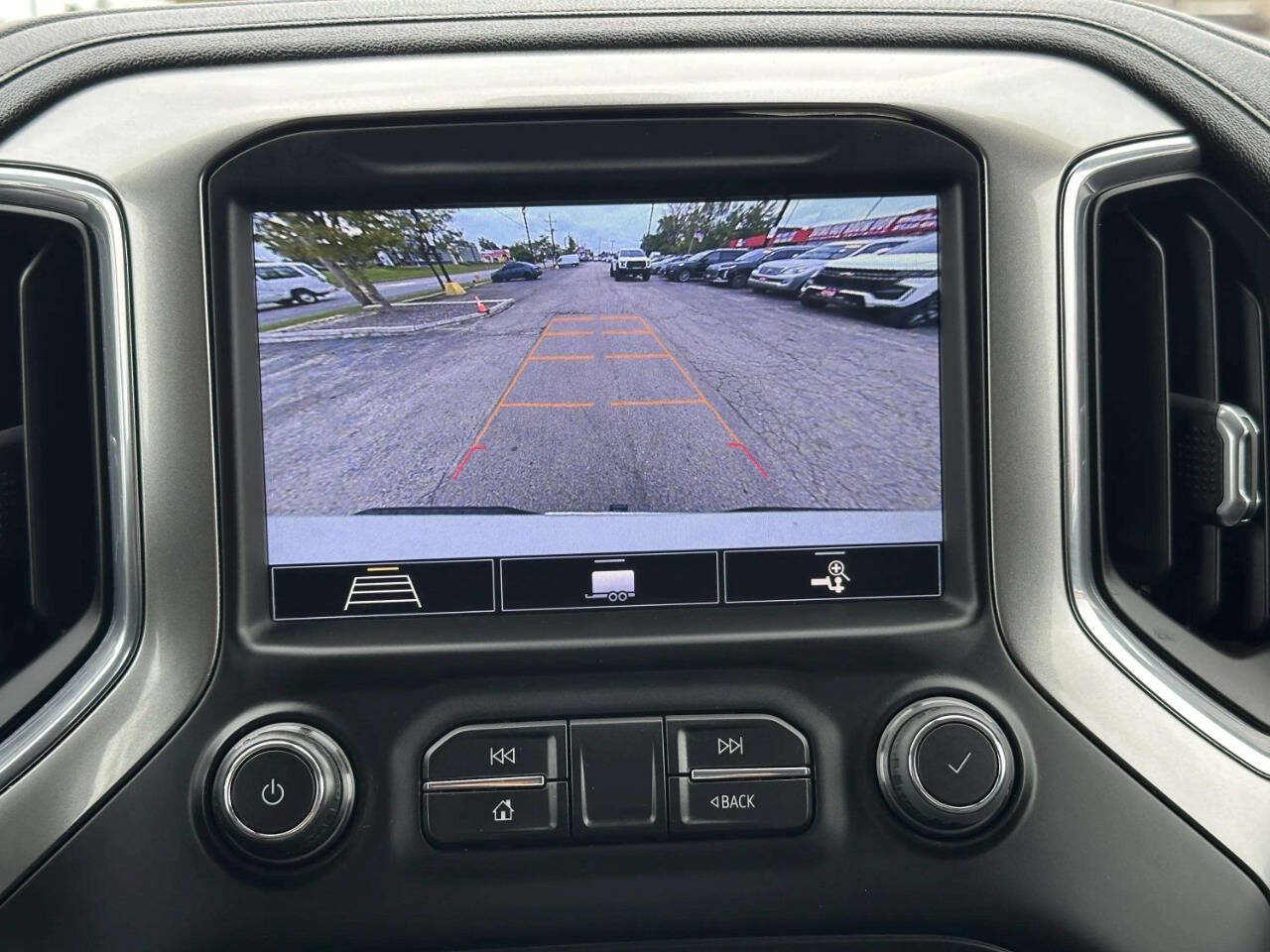 Used 2020 Chevrolet Silverado 1500 LTZ w/ Z71 Off-Road Package AWD/4WD image 32