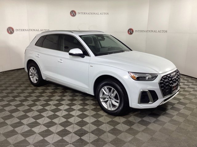 Certified 2023 Audi Q5 2.0T Premium w/ Convenience Package image 3