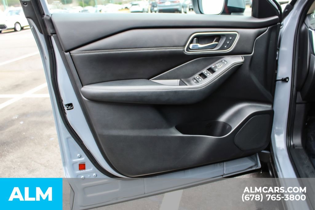 Used 2024 Nissan Rogue Platinum w/ Platinum Premium Package image 37