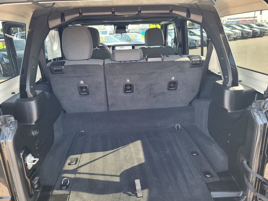 Used 2024 Jeep Wrangler Unlimited image 27