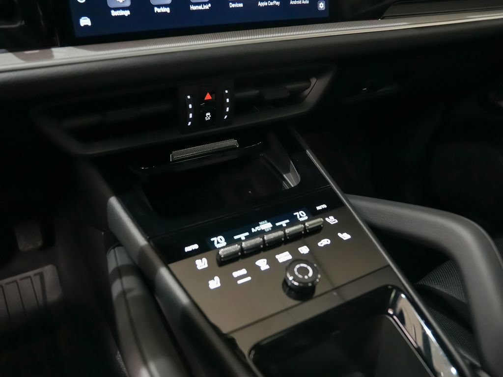 Certified 2024 Porsche Cayenne AWD/4WD image 31