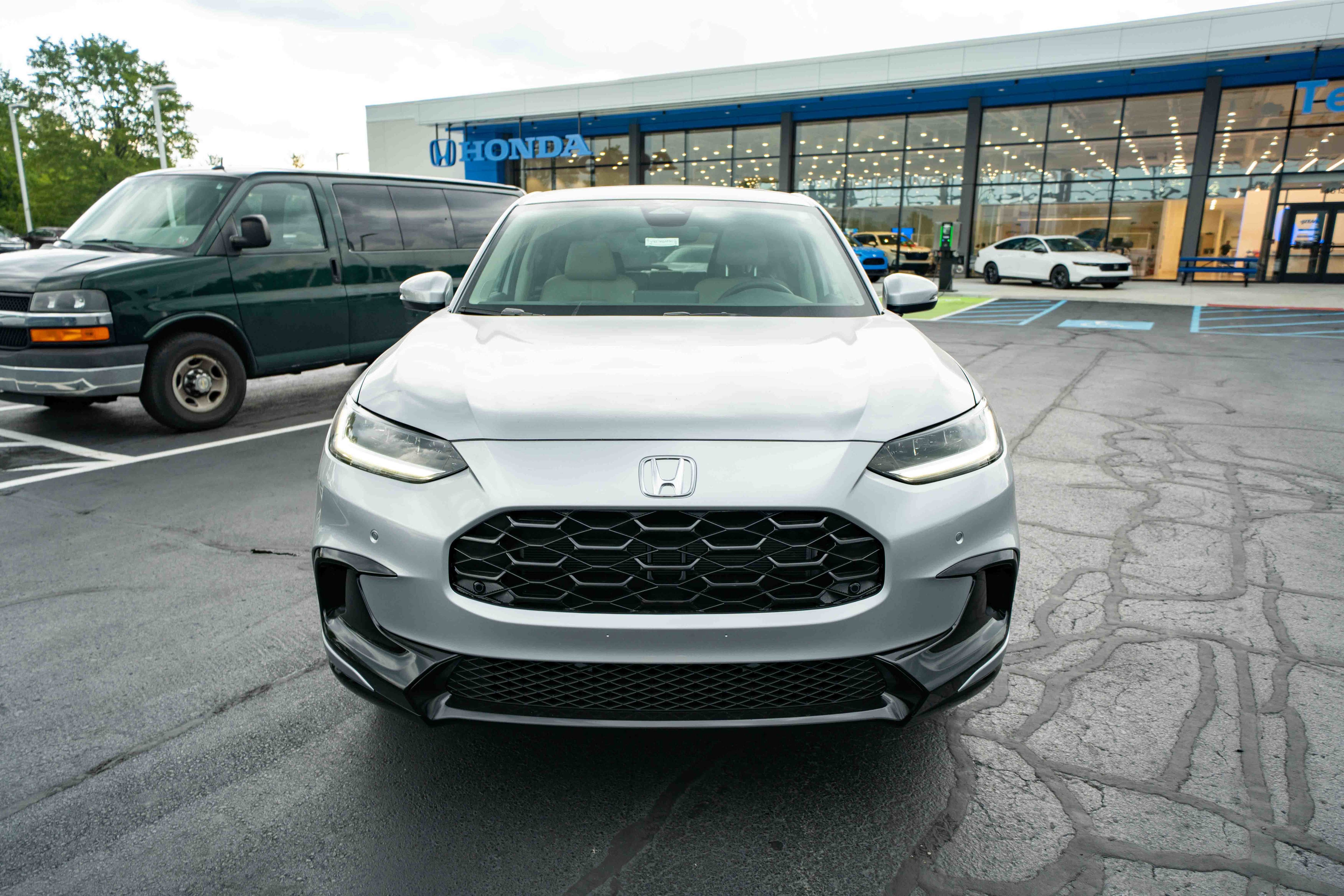 New 2026 Honda HR-V EX-L image 2