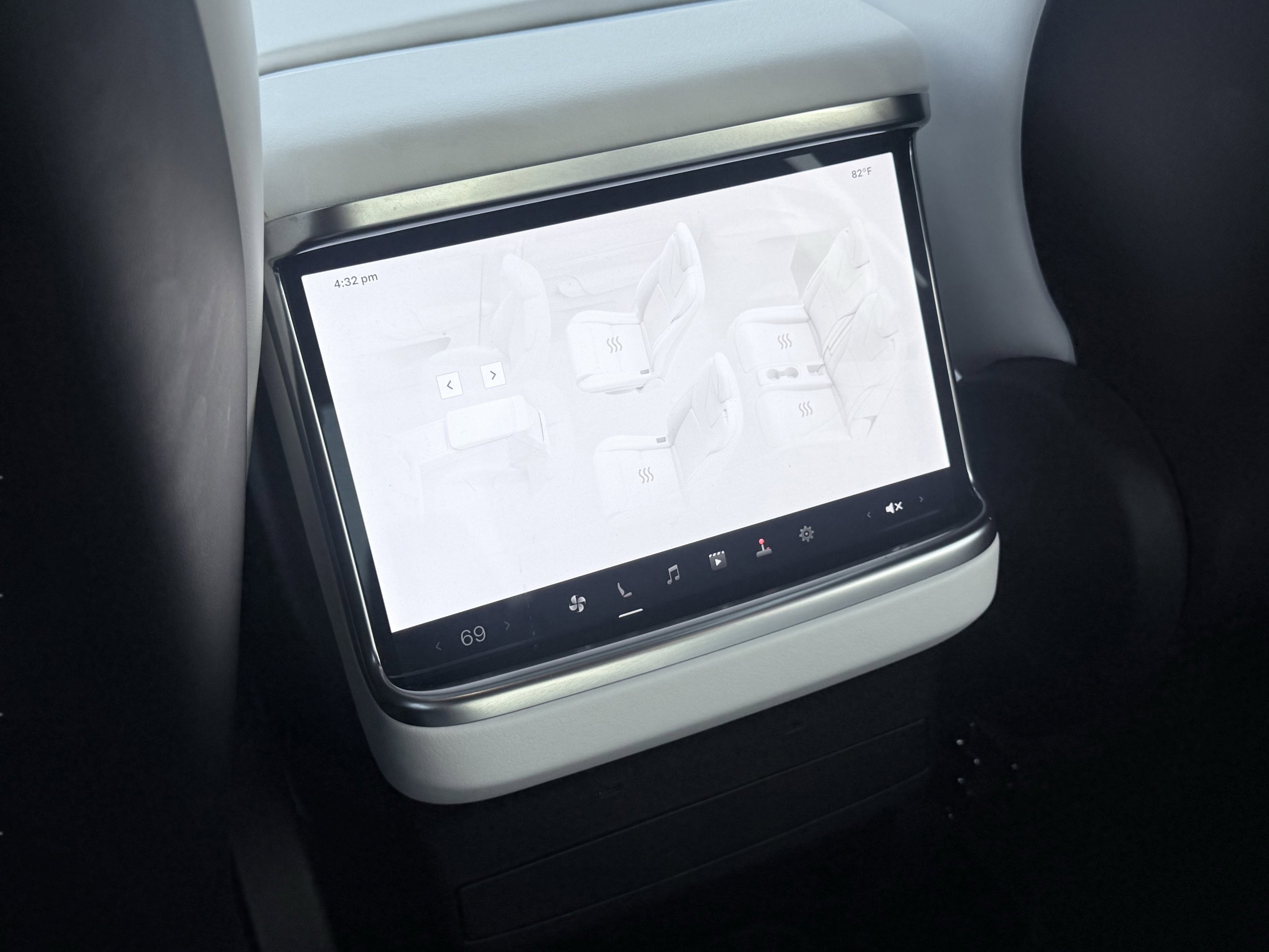 Used 2023 Tesla Model X image 40