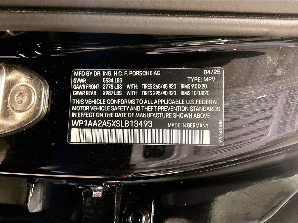 Used 2025 Porsche Macan image 35