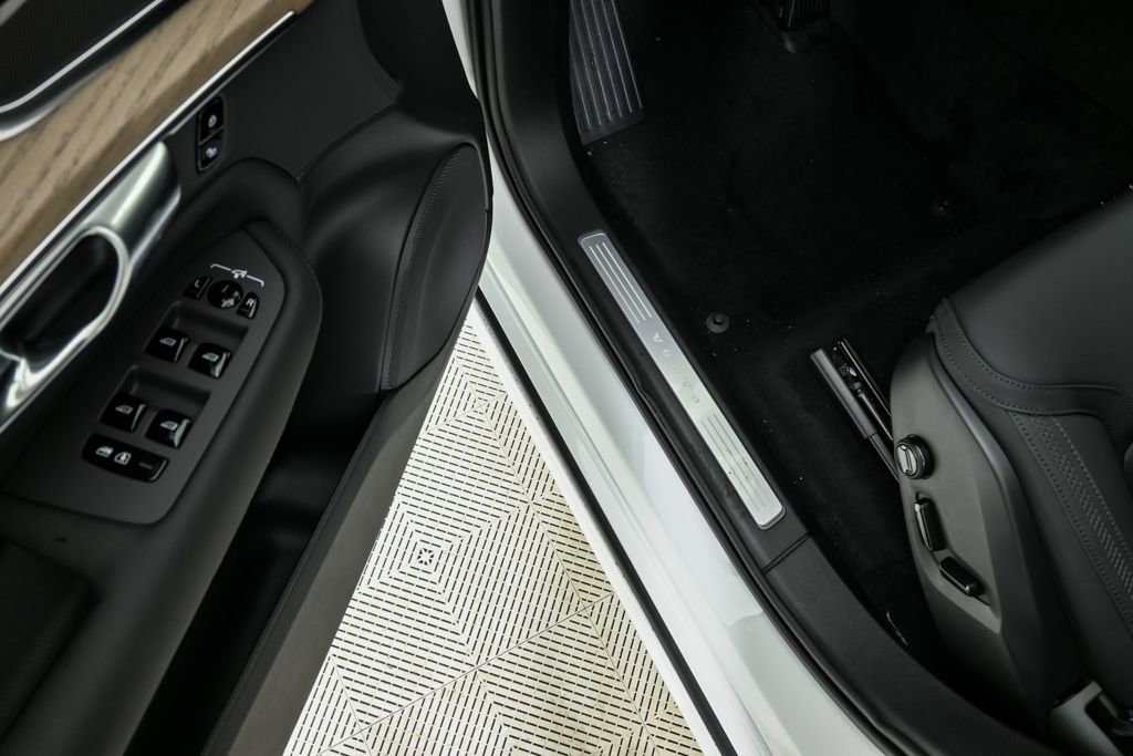 New 2026 Volvo XC90 B5 Core AWD/4WD image 7