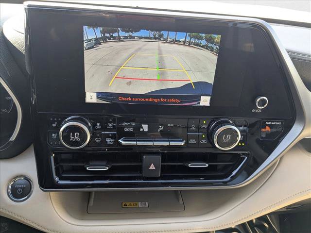 Used 2023 Toyota Highlander Limited image 14