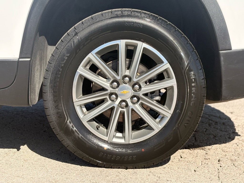 Used 2023 Chevrolet Traverse LT image 9