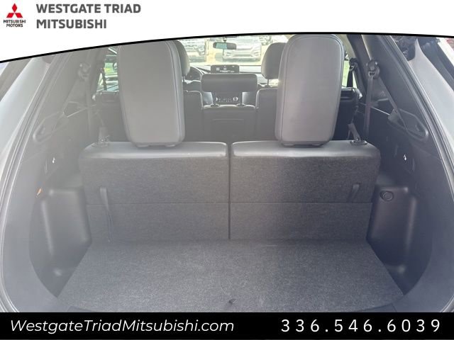 Used 2023 Mitsubishi Outlander SE image 25