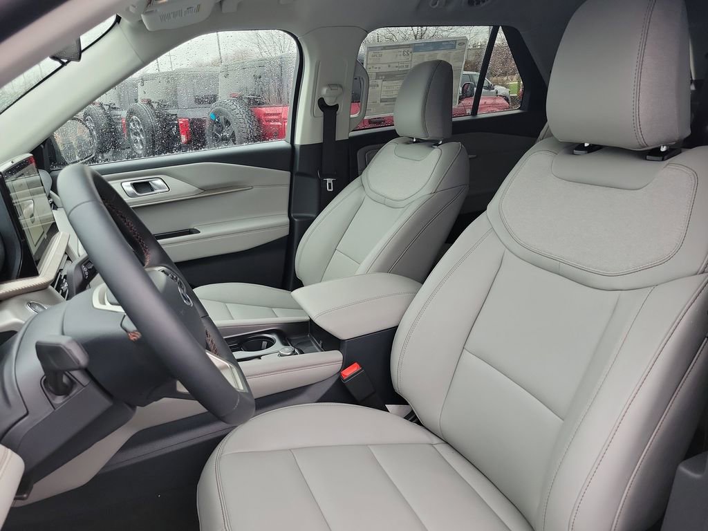 New 2026 Ford Explorer Active image 7