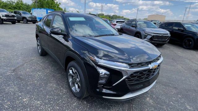 New 2026 Chevrolet Trax LT w/ Driver Confidence Package FWD image 4
