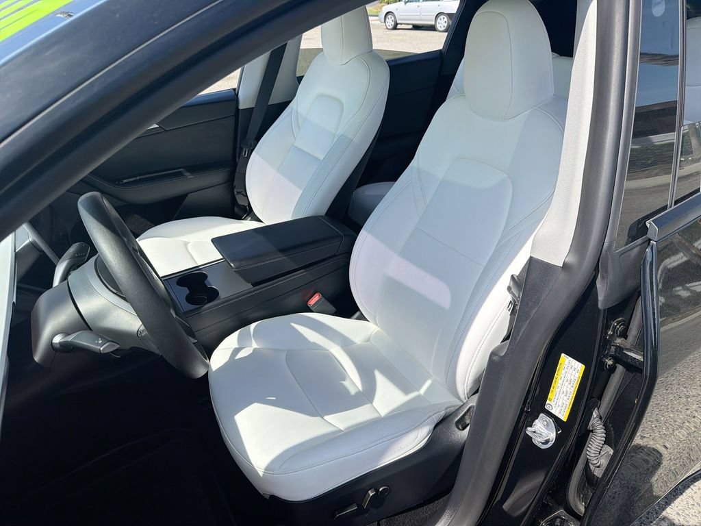 Used 2024 Tesla Model Y Long Range RWD image 13