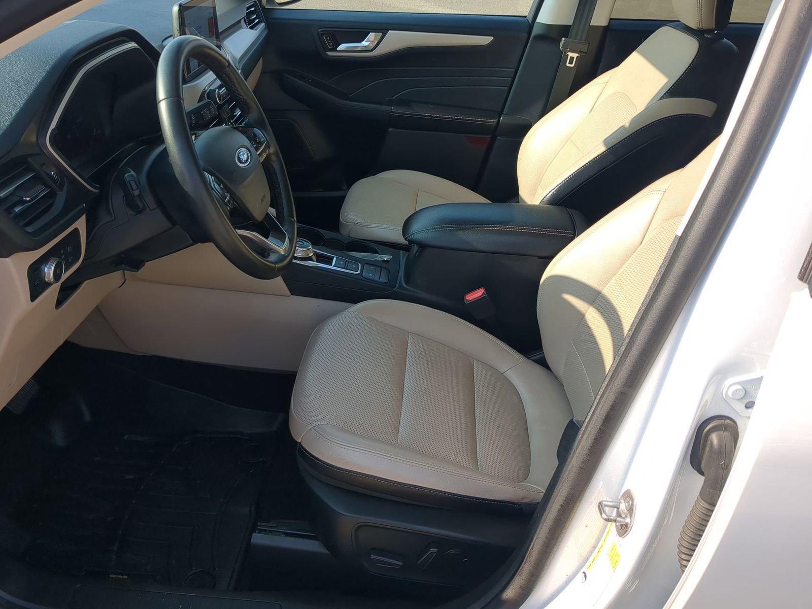 Used 2021 Ford Escape SEL w/ Technology Package image 19