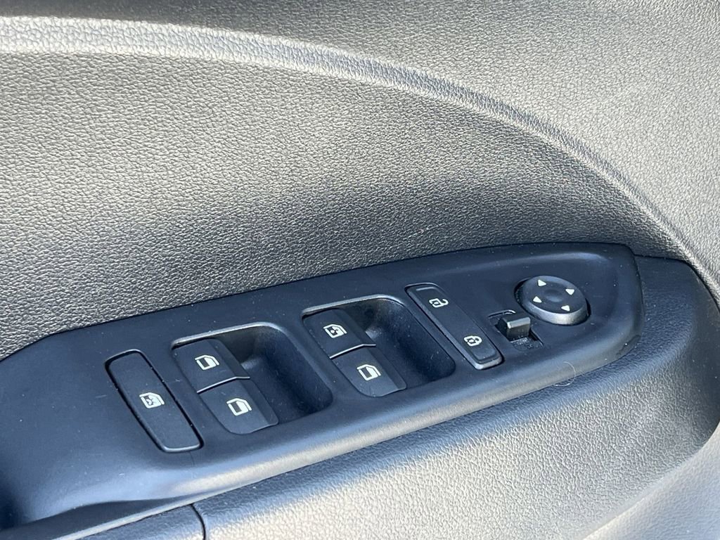 Used 2025 Hyundai Venue SEL FWD image 13