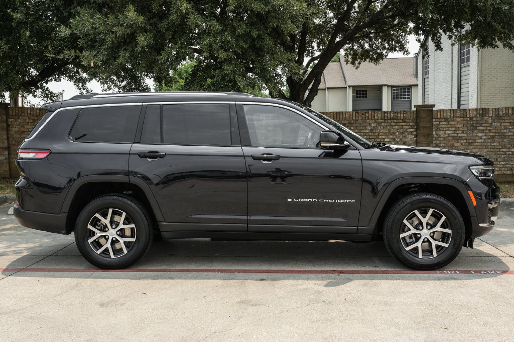Used 2023 Jeep Grand Cherokee L Limited w/ Luxury Tech Group II AWD/4WD image 14