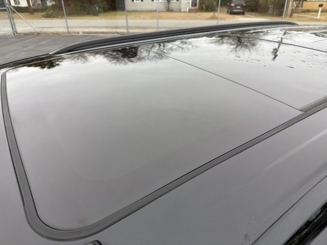 Used 2024 Cadillac Escalade Sport w/ LPO, ONYX Package image 8