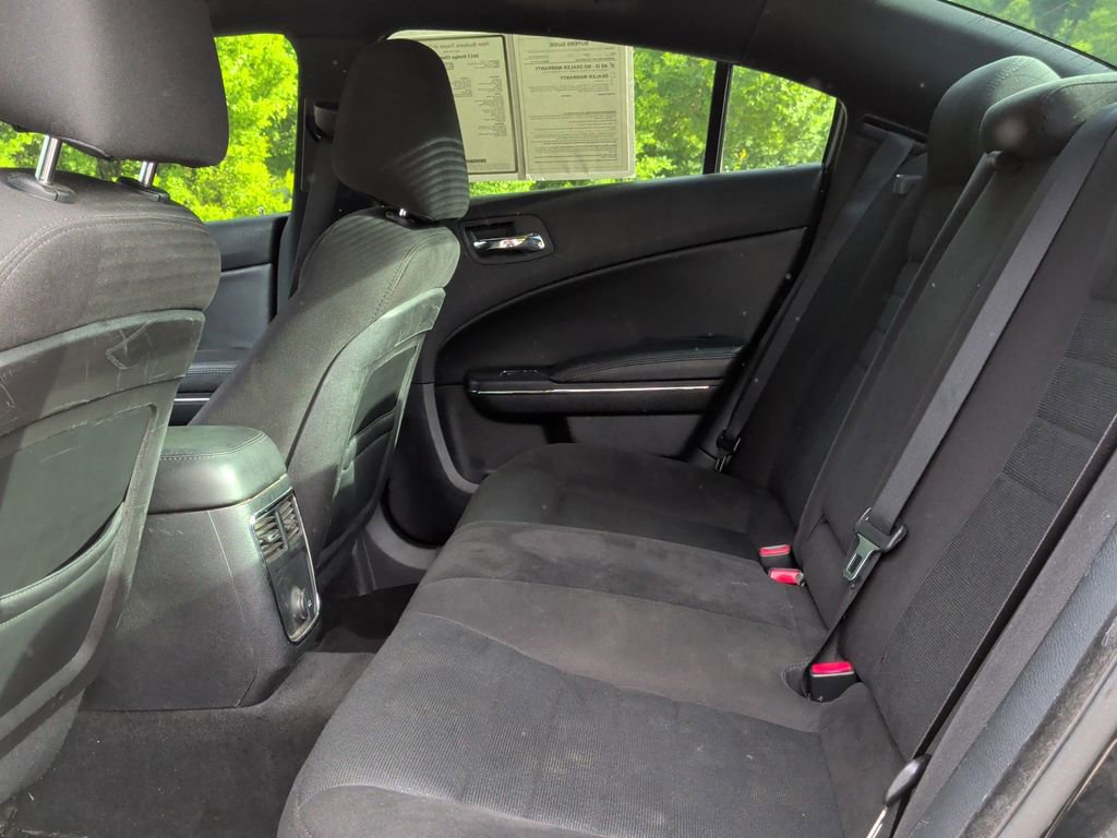 Used 2013 Dodge Charger SE RWD image 18
