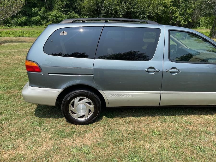 Used 1999 Toyota Sienna LE FWD image 38
