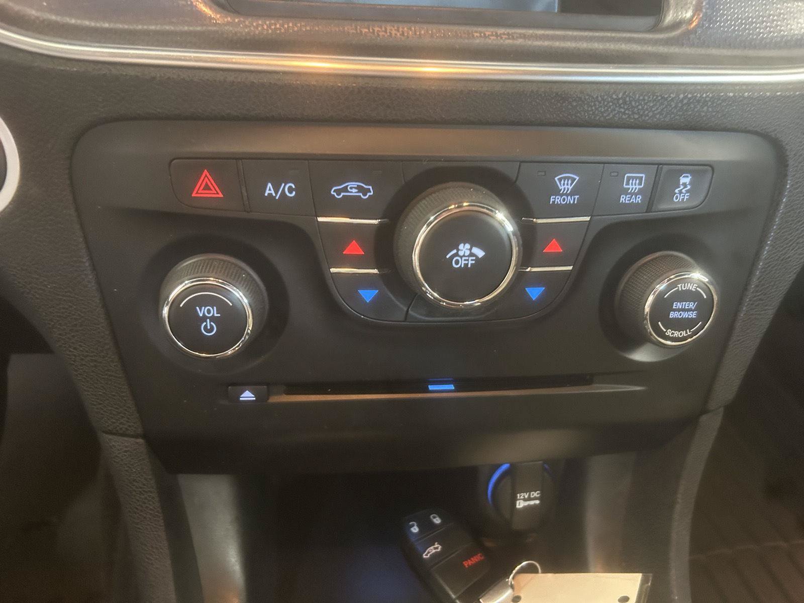 Used 2014 Dodge Charger SE RWD image 17
