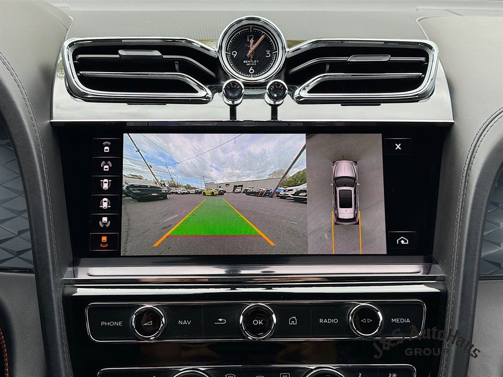Used 2022 Bentley Bentayga AWD/4WD image 19