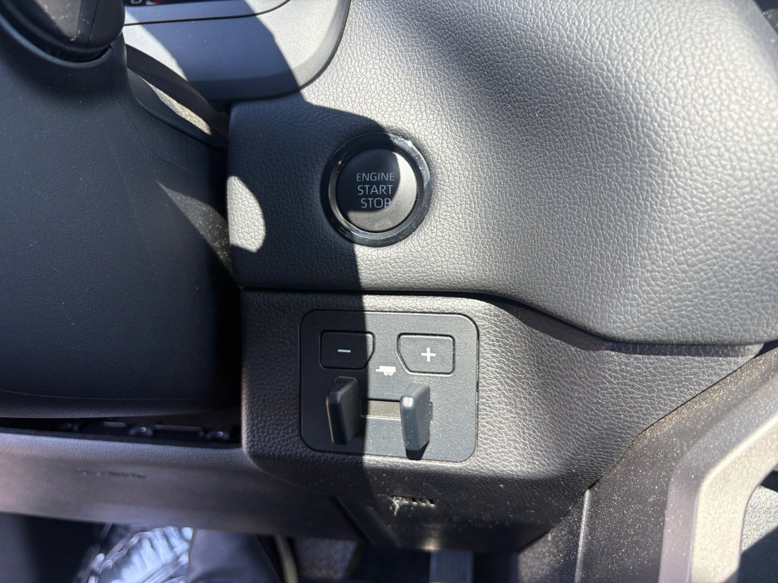 Used 2025 Toyota Tundra Limited AWD/4WD image 27