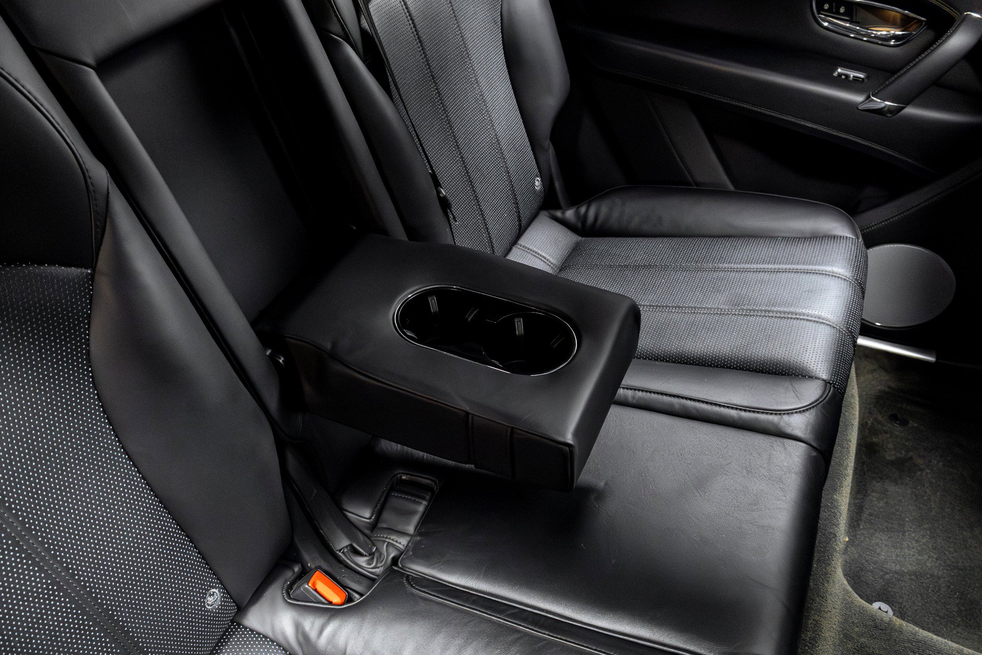 Used 2020 Bentley Bentayga Design Series image 26