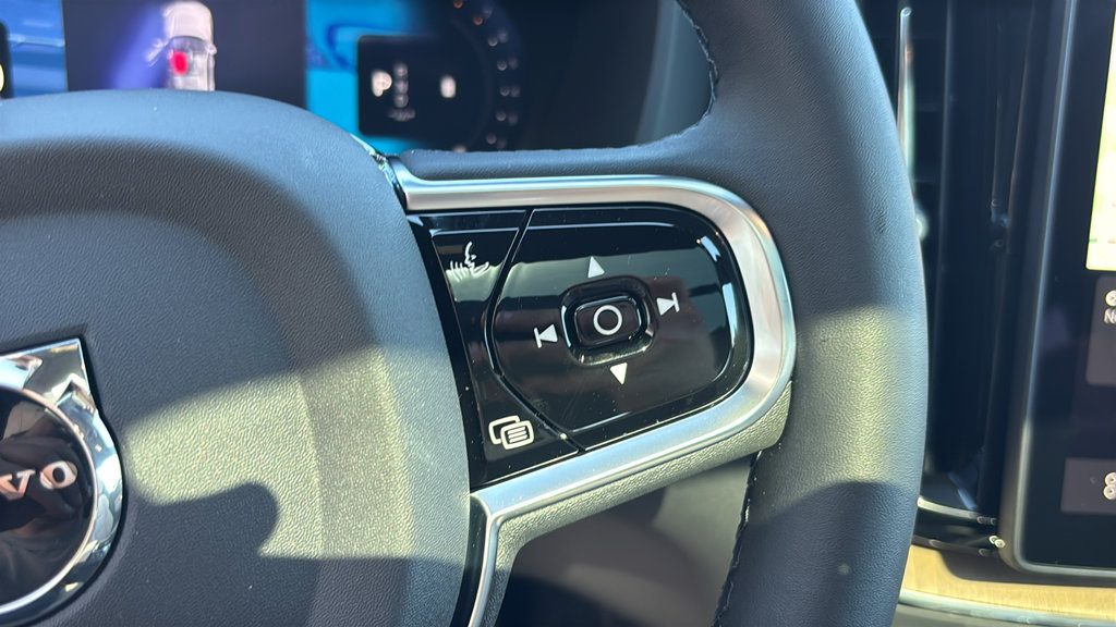 New 2027 Volvo XC60 B5 Plus AWD/4WD image 19