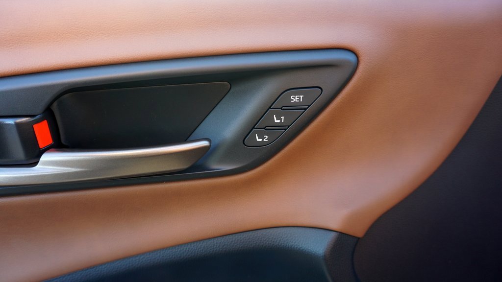 New 2025 Toyota Crown Signia image 10