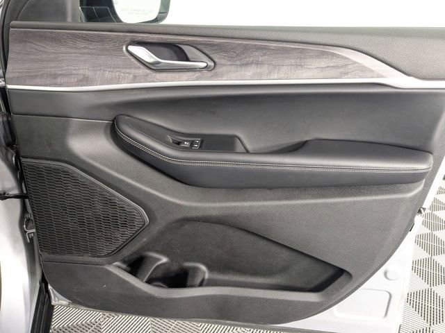 Certified 2024 Jeep Grand Cherokee L Limited w/ Luxury Tech Group II AWD/4WD image 40