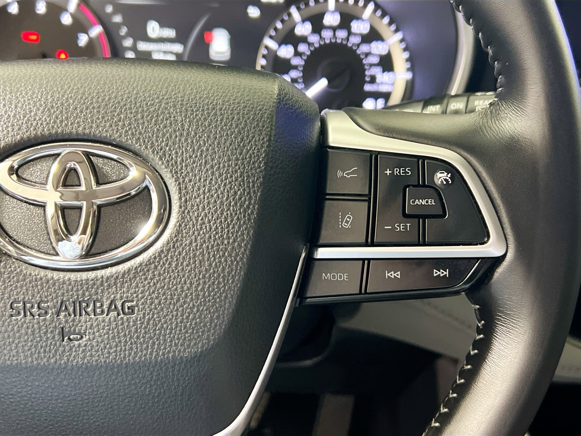 Used 2025 Toyota Highlander XLE image 19