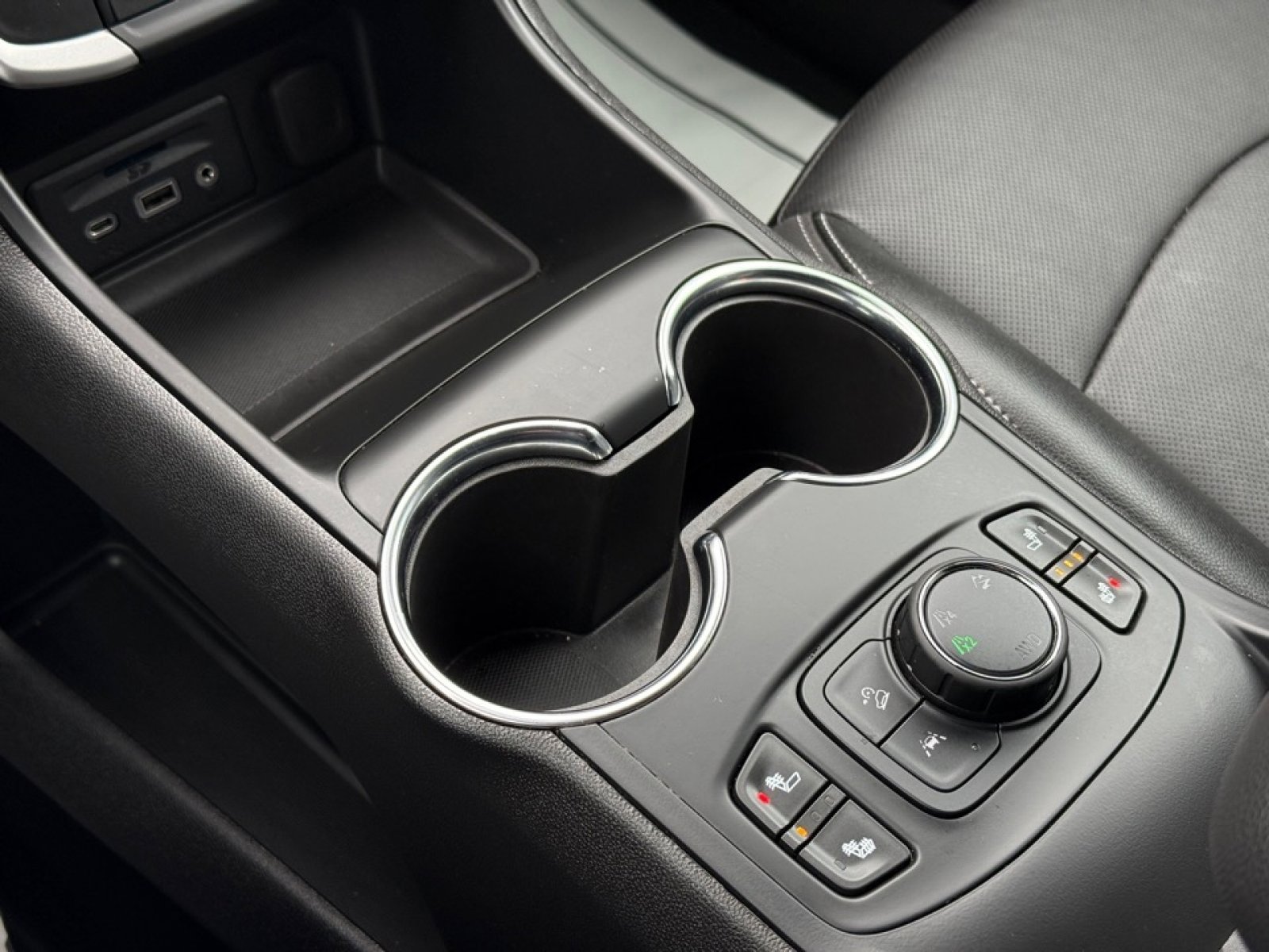 Used 2024 GMC Terrain SLT image 29