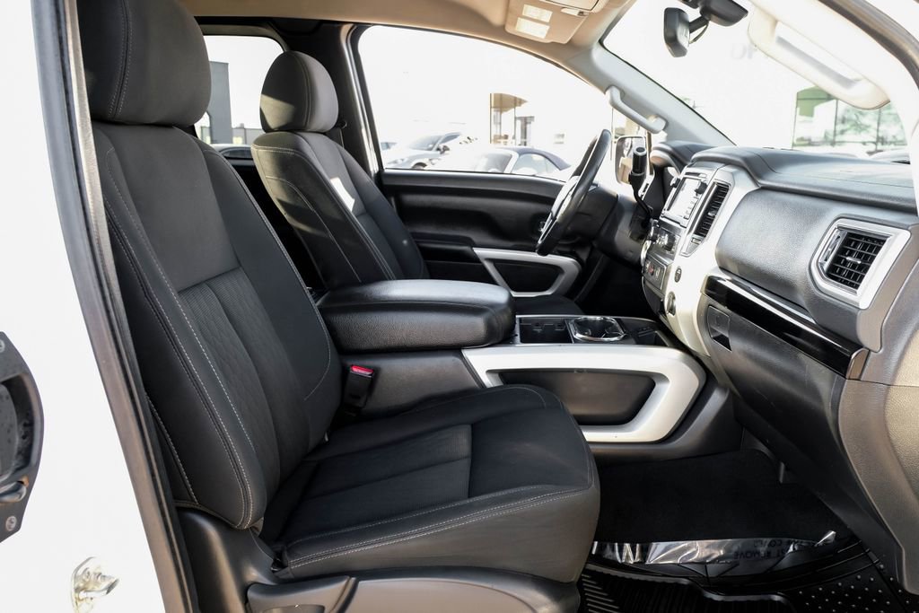 Used 2017 Nissan Titan SV image 31