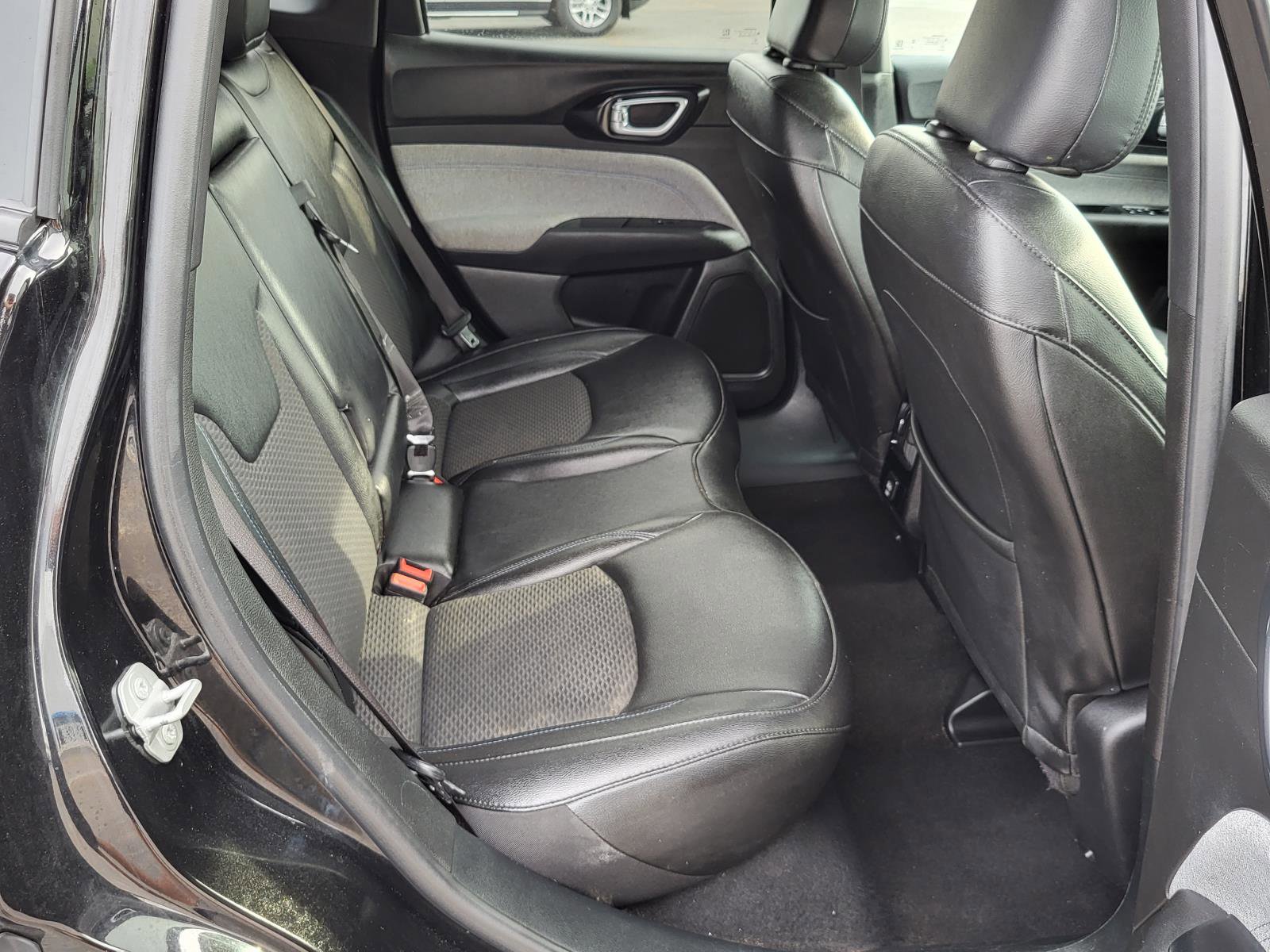 Used 2025 Jeep Compass Latitude image 11