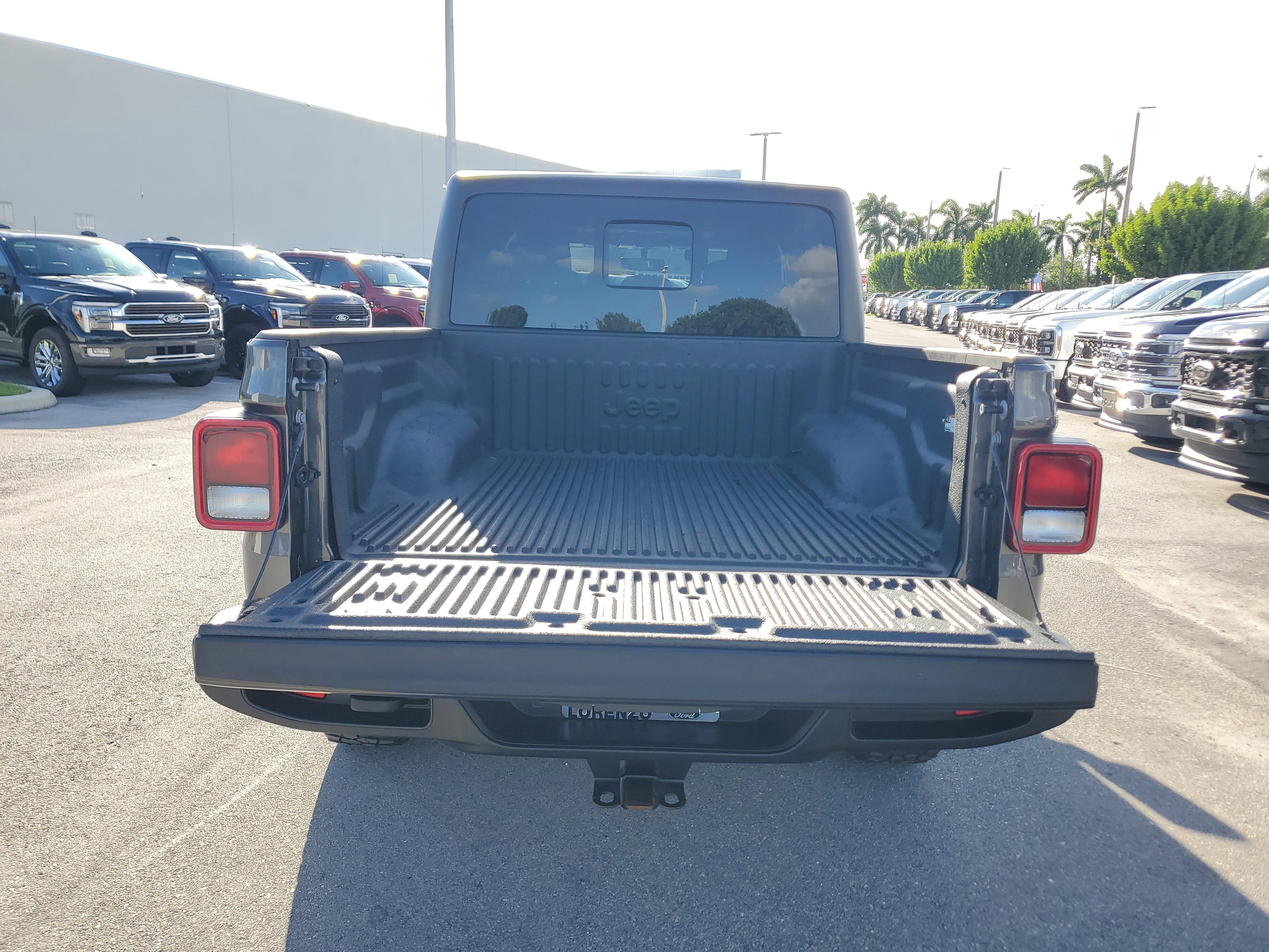 Used 2023 Jeep Gladiator Sport image 27