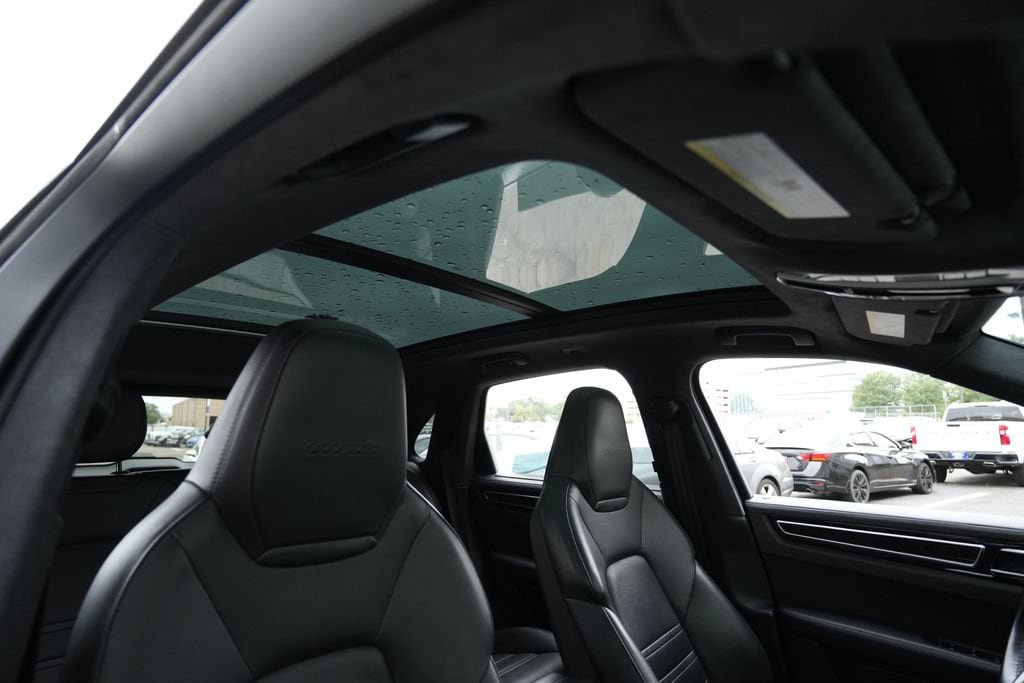 Used 2019 Porsche Cayenne Turbo AWD/4WD image 34