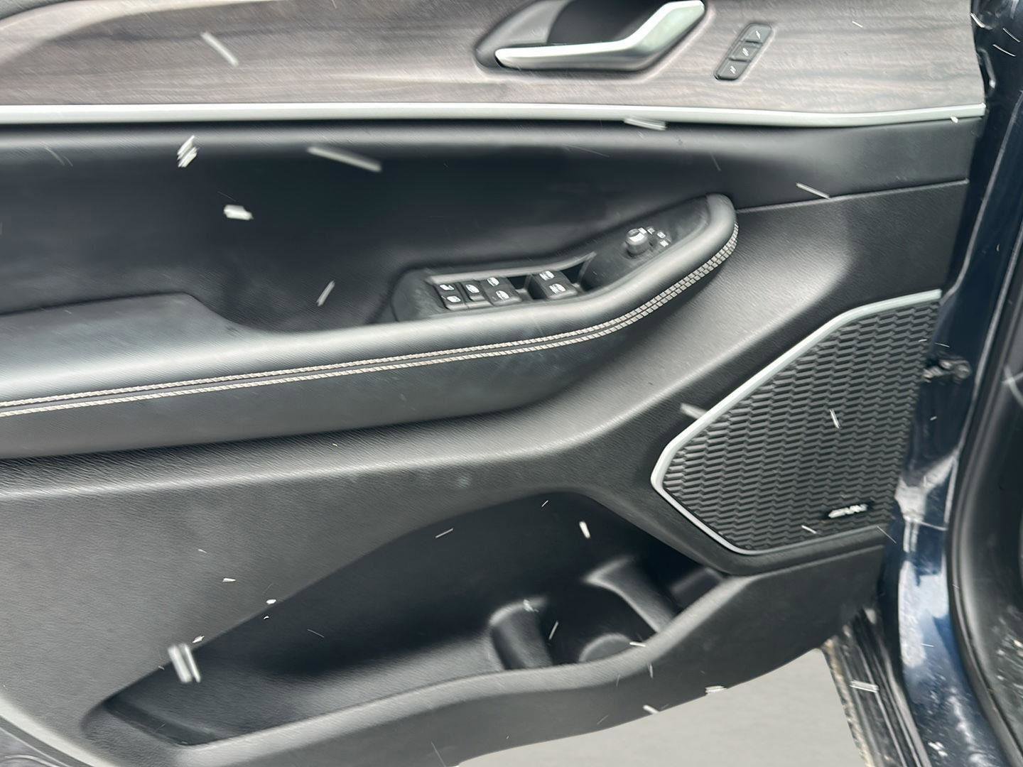 Used 2023 Jeep Grand Cherokee 30th Anniversary image 10