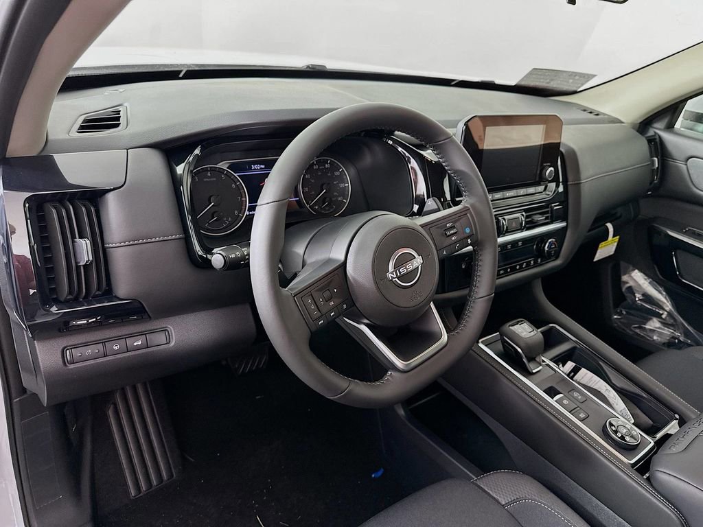 New 2025 Nissan Pathfinder SV image 14
