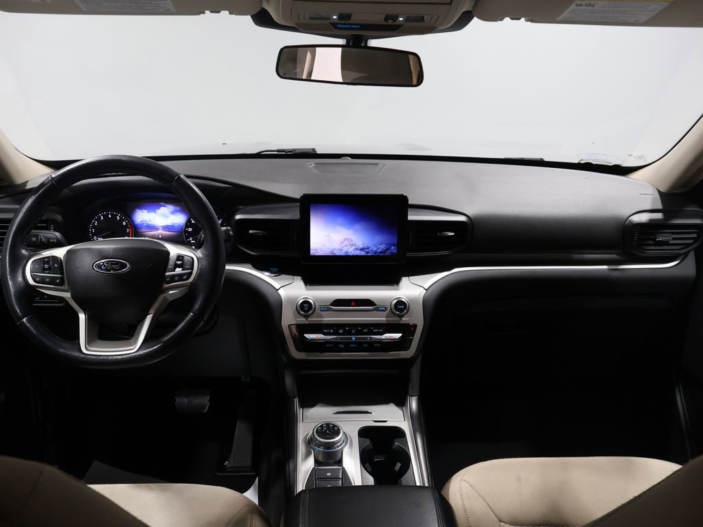 Used 2022 Ford Explorer XLT image 16