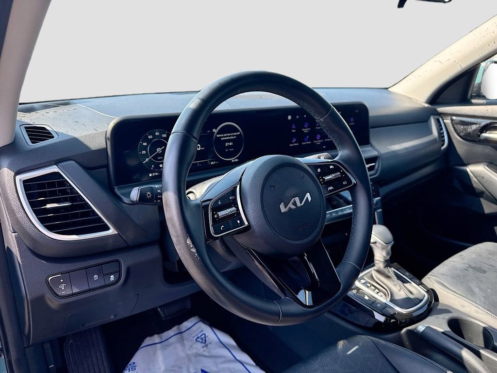 Certified 2024 Kia Seltos EX FWD image 12